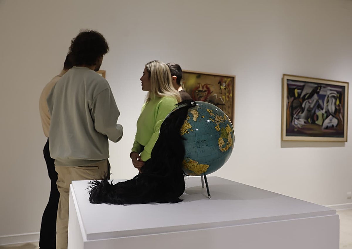 Imagen secundaria 1 - Dibujos de Pérez Estrada, junto a obras de Carmen Calvo y Pilar Albarracín.